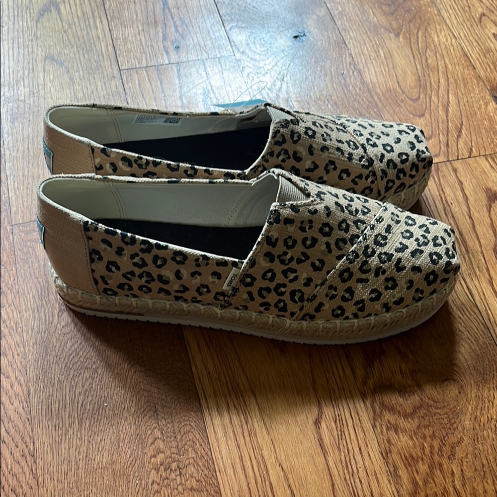 Toms Tan and Black Espadrilles Slip-On Shoes - Picture 2 of 3